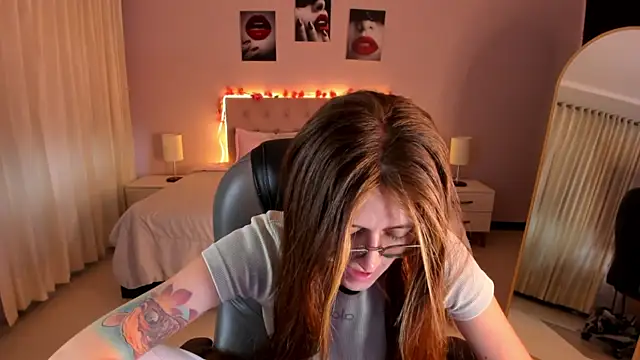 Emily Warren  online show from 04-24-26, 08:55