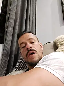 juniortche1313 online show from 10-17-25, 01:42