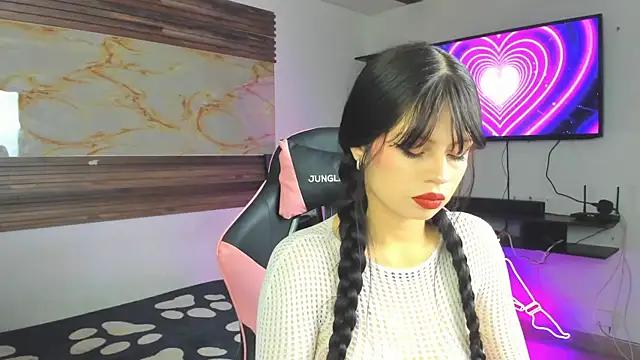 Cloe roouse online show from 10-28-25, 08:22