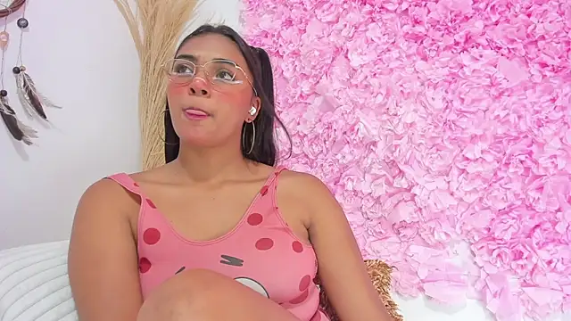 Snapshot of Melodymoore_ chatting on 02-05-26, 09:19 Melodymoore online show from 02-05-26, 09:19