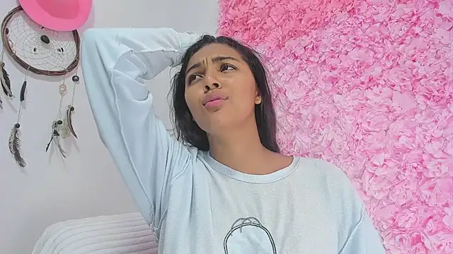 Snapshot of Melodymoore_ chatting on 03-03-26, 12:17 Melodymoore online show from 03-03-26, 12:17