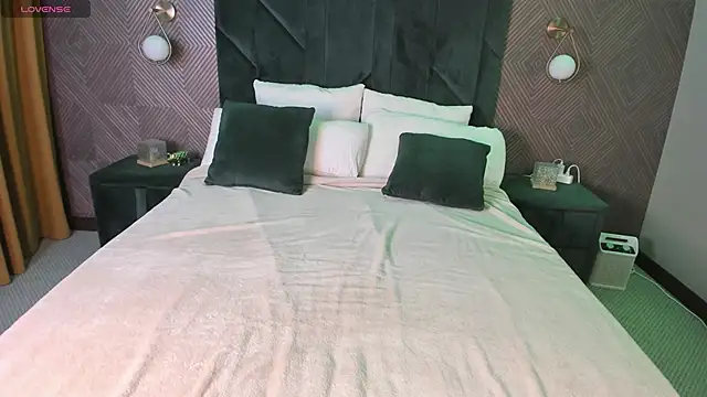 Amy Hall online show from 10-22-25, 12:44