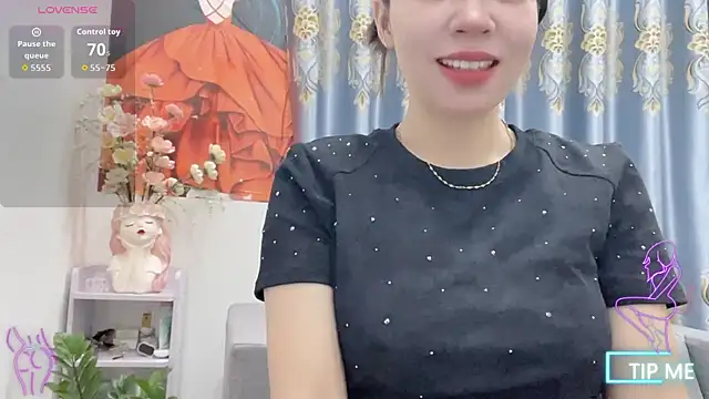 Snapshot of shishi_101 chatting on 10-27-25, 01:42 shishi 101 online show from 10-27-25, 01:42