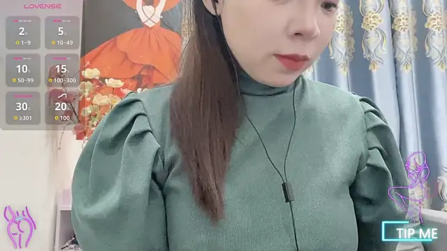 Snapshot of shishi_101 chatting on 12-15-25, 02:05 shishi 101 online show from 12-15-25, 02:05