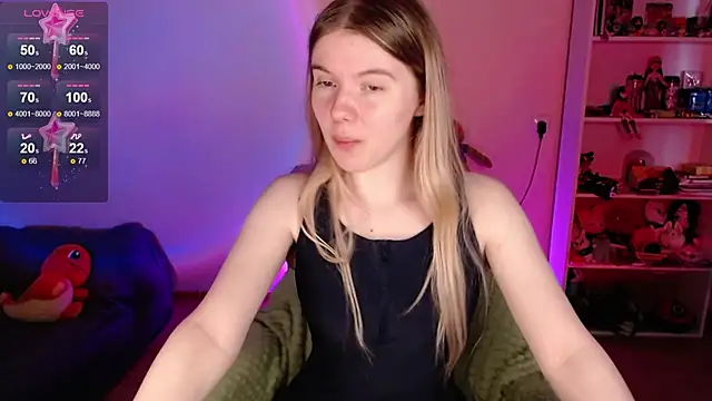 Strawberry juli online show from 06-06-26, 05:34