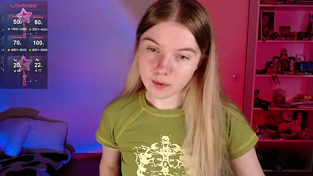 Strawberry juli online show from 06-15-26, 03:09