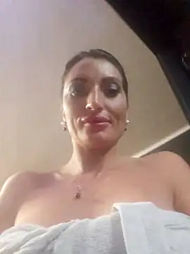 Snapshot of zoeylarkens chatting on 10-27-25, 04:16 zoeylarkens online show from 10-27-25, 04:16