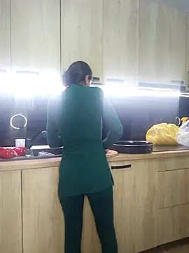 Snapshot of zoeylarkens chatting on 10-29-25, 01:57 zoeylarkens online show from 10-29-25, 01:57