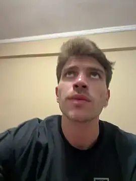 Snapshot of shuki0101 chatting on 03-15-25, 08:04 shuki0101 online show from 03-15-25, 08:04