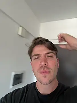 Snapshot of shuki0101 chatting on 02-10-26, 03:16 shuki0101 online show from 02-10-26, 03:16