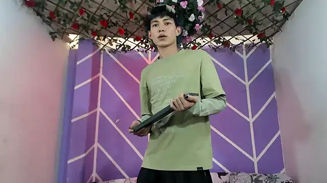 Snapshot of Maxxi_hot23 chatting on 09-13-25, 07:24 Maxxi hot23 online show from 09-13-25, 07:24