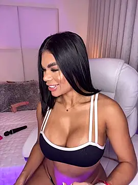 Snapshot of Amylewisq chatting on 03-11-25, 12:11 Amylewisq online show from 03-11-25, 12:11