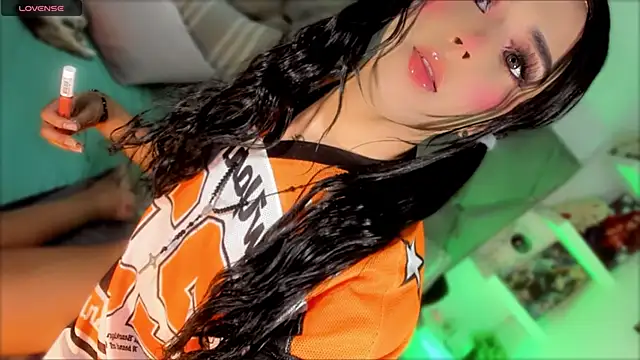 yaneycam online show from 04-21-26, 06:09