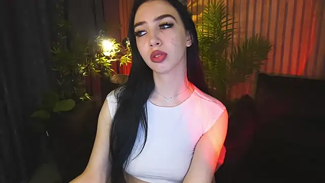 Snapshot of WildKittenX_ chatting on 11-19-25, 06:46 WildKittenX online show from 11-19-25, 06:46