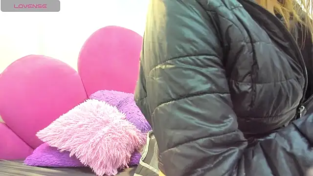 Bonniie 22 online show from 04-16-26, 06:52