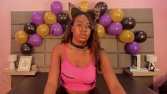 Snapshot of Qeen_blackk chatting on 10-31-25, 10:33 Qeen blackk online show from 10-31-25, 10:33