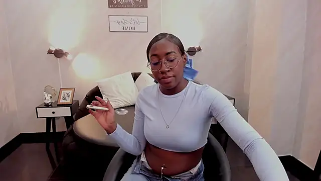 Snapshot of Qeen_blackk chatting on 11-05-25, 07:58 Qeen blackk online show from 11-05-25, 07:58