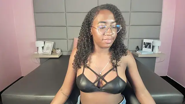 Snapshot of Qeen_blackk chatting on 12-04-25, 11:02 Qeen blackk online show from 12-04-25, 11:02