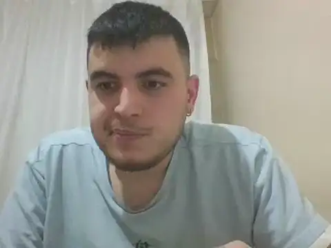 Snapshot of Iamcan_07 chatting on 03-08-25, 08:14 Iamcan 07 online show from 03-08-25, 08:14