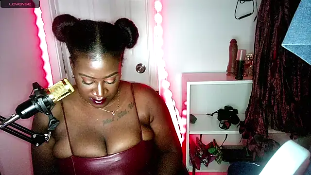 Snapshot of lovelyenigma365 chatting on 01-07-26, 05:10 lovelyenigma365 online show from 01-07-26, 05:10