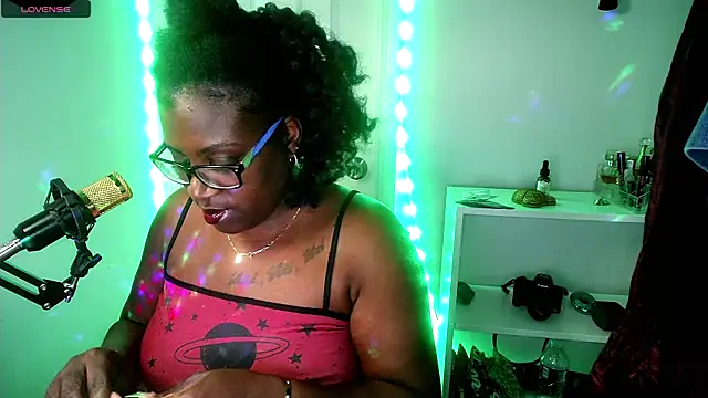 Snapshot of lovelyenigma365 chatting on 01-13-26, 07:19 lovelyenigma365 online show from 01-13-26, 07:19