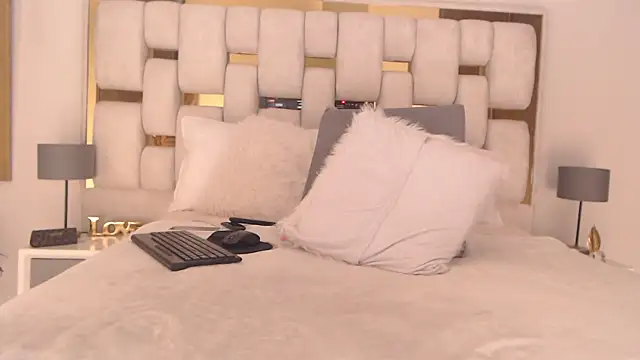 HotBellaMilf online show from 03-28-26, 01:49