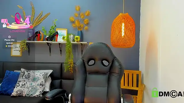 yessila parker online show from 04-06-26, 09:21