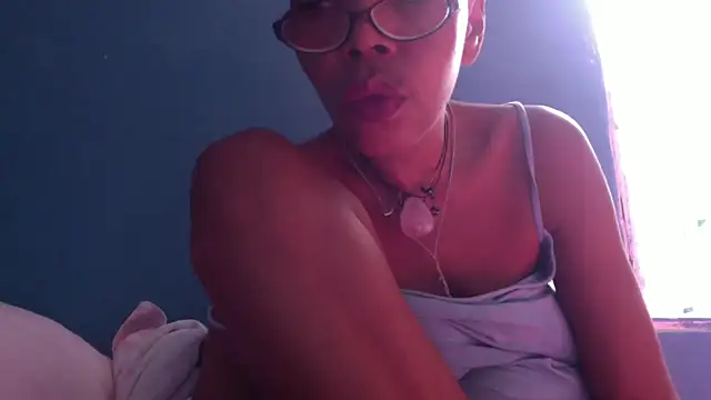 Ladyzee25 online show from 10-30-25, 06:19