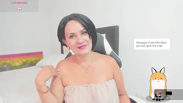 Snapshot of CarolinneFiotti chatting on 02-11-26, 02:44 CarolinneFiotti online show from 02-11-26, 02:44
