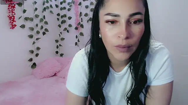 luna lgomez  online show from 03-08-25, 11:05