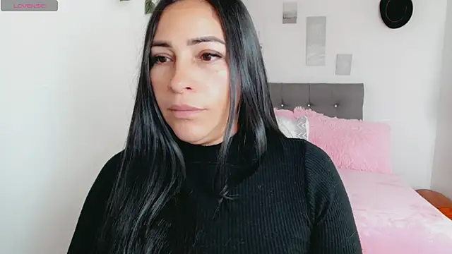 luna lgomez  online show from 02-10-26, 12:09