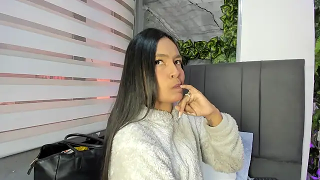 Fernanda liie  online show from 12-15-25, 12:31