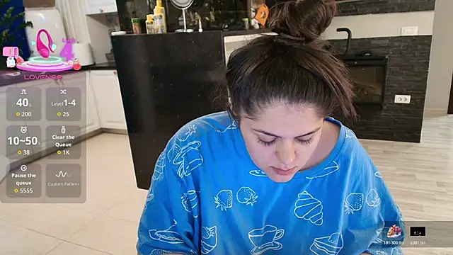 Layla- online show from 04-22-26, 10:28