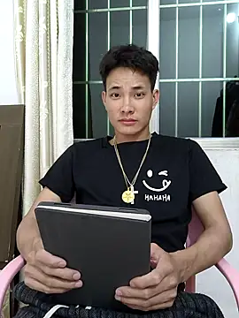 Snapshot of Dannyhobb chatting on 03-01-25, 12:23 Dannyhobb online show from 03-01-25, 12:23