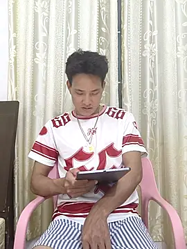 Snapshot of Dannyhobb chatting on 03-14-25, 01:46 Dannyhobb online show from 03-14-25, 01:46