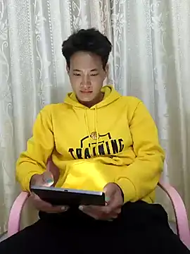 Snapshot of Dannyhobb chatting on 03-19-25, 02:02 Dannyhobb online show from 03-19-25, 02:02