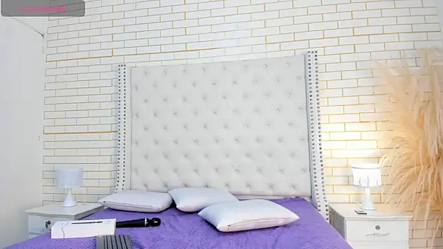 Emilly wilson  online show from 12-14-25, 11:26