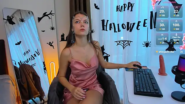 Alice neon online show from 10-30-25, 12:34