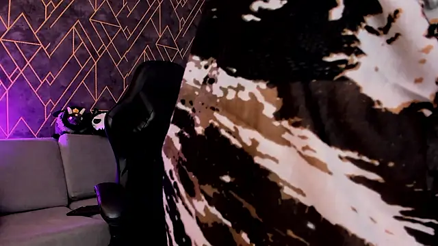 Snapshot of Tahara_Romanov chatting on 02-17-26, 12:45 Tahara Romanov online show from 02-17-26, 12:45