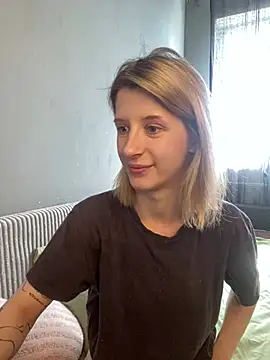 Snapshot of amorearte_m chatting on 03-22-25, 11:21 amorearte m online show from 03-22-25, 11:21