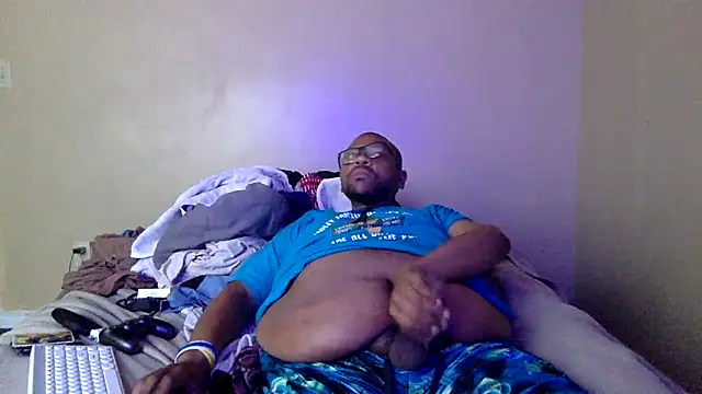 Snapshot of MITB86 chatting on 03-13-26, 02:01 MITB86 online show from 03-13-26, 02:01