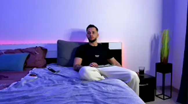 Snapshot of nicholasX1 chatting on 03-12-25, 01:03 nicholasX1 online show from 03-12-25, 01:03