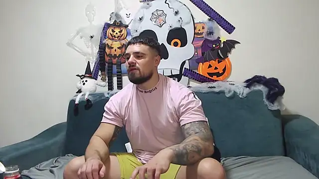 Tiberius hunk online show from 10-30-25, 02:07