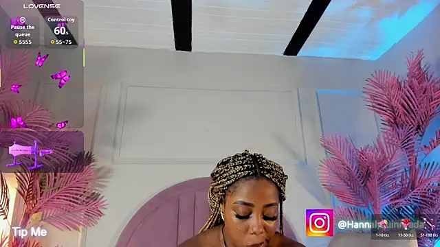 Snapshot of Hanaahquinn chatting on 07-25-26, 11:52 Hanaahquinn online show from 07-25-26, 11:52