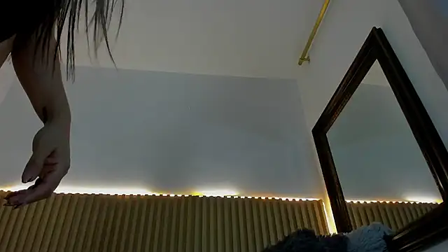 Annie paradise17 online show from 01-17-26, 06:55