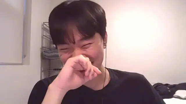 Snapshot of sdamvo2 chatting on 03-05-25, 08:10 sdamvo2 online show from 03-05-25, 08:10