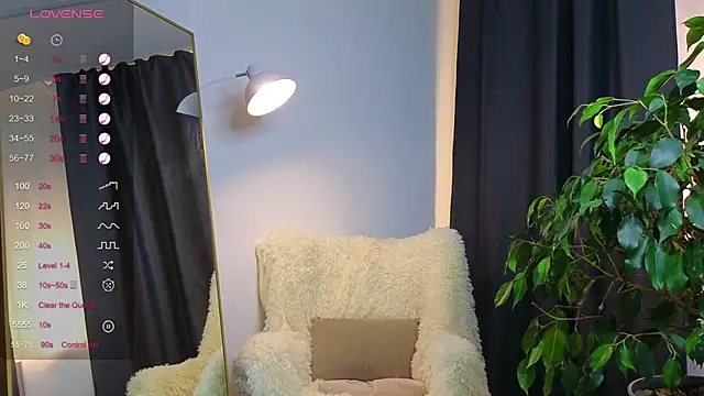 Snapshot of christie_luv chatting on 03-13-25, 10:32 christie luv online show from 03-13-25, 10:32