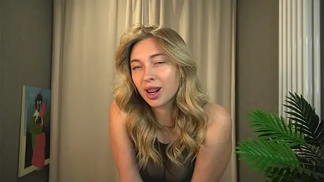 Snapshot of christie_luv chatting on 09-09-25, 09:14 christie luv online show from 09-09-25, 09:14