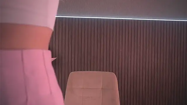 Snapshot of christie_luv chatting on 09-26-25, 05:11 christie luv online show from 09-26-25, 05:11