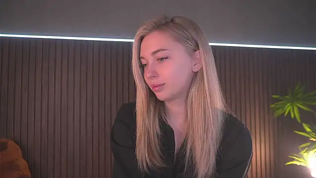 Snapshot of christie_luv chatting on 09-27-25, 05:23 christie luv online show from 09-27-25, 05:23